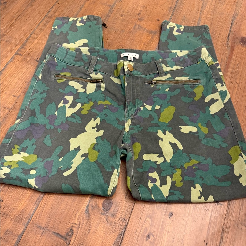 Cabi Woman’s Clover Camo Skinny Leggings. Size 14.